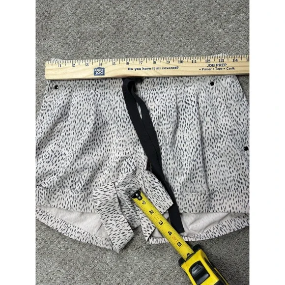 Lululemon Women's Size 6 Spring Break Away Shorts Drawstring Cuffed Dottie Dash - Picture 7 of 8